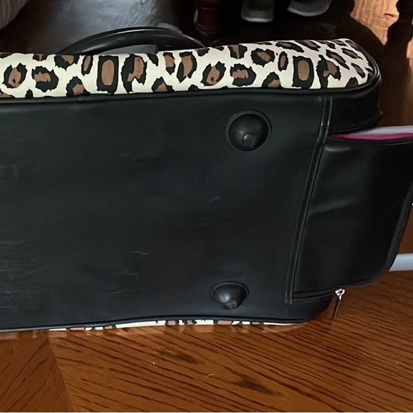 Liz Claiborne 💕Travel Bag on Wheels 💕 - Picture 10 of 11